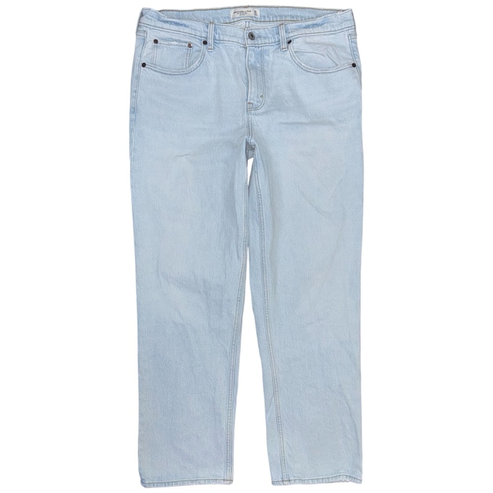 Abercrombie & Fitch 90s Straight Leg Mid Rise Light Wash Jeans Women’s 32 / 14